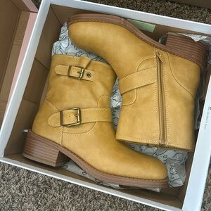 Wild Pair Yellow Ankle Boots